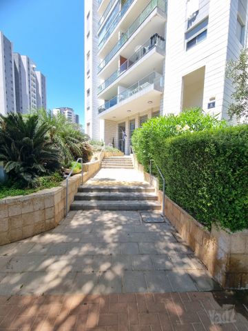 הצוקים 14
