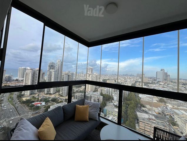 הקוממיות 16