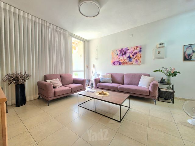 הרצליה הירוקה, נווה עובד