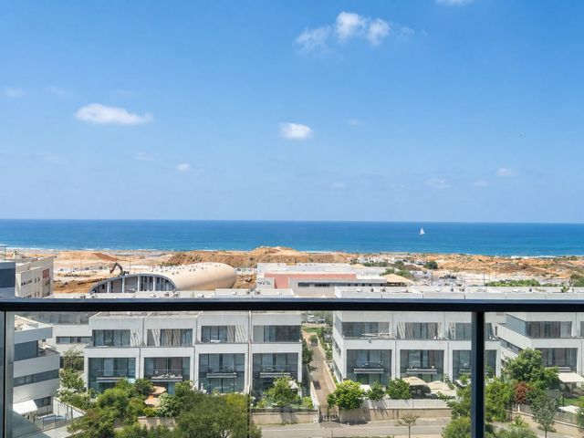 הגוש הגדול, רמת אביב החדשה, נופי ים