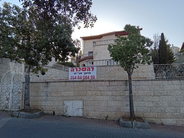 נחום אהרנפלד 