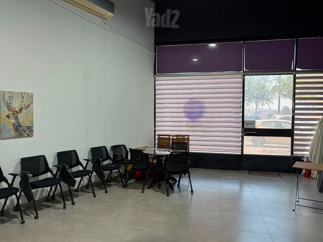 חנויות/ שטח מסחרי