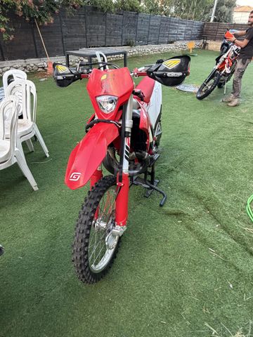 מודעת רכב גאס-גאס EC250