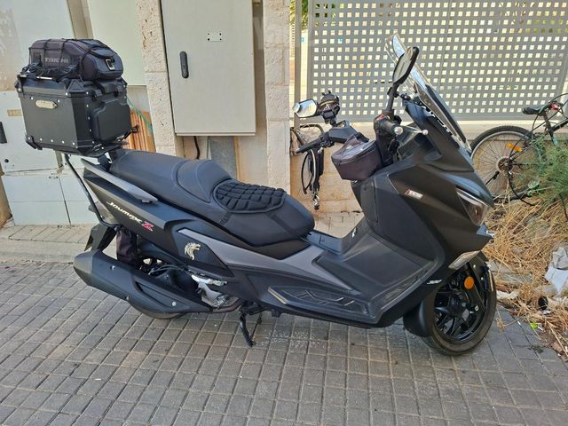 מודעת רכב סאן יאנג ג'וי-מקס Z-300