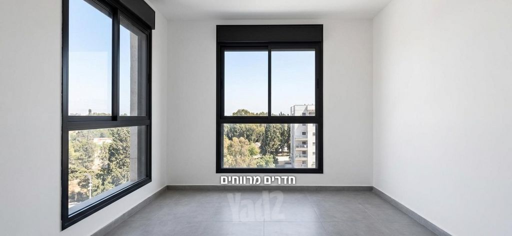 דרך זאב ז'בוטינסקי 8