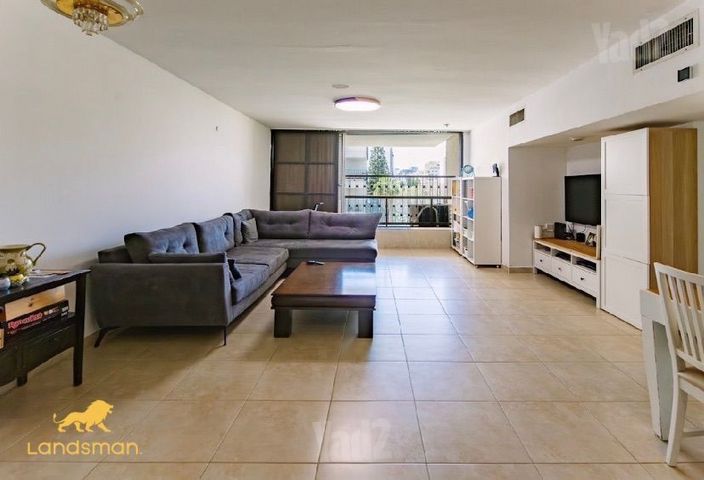 דירה, כפר גנים א, פתח תקווה