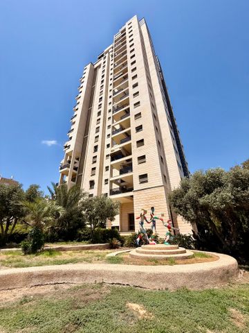 מרכז, קרית עבודה