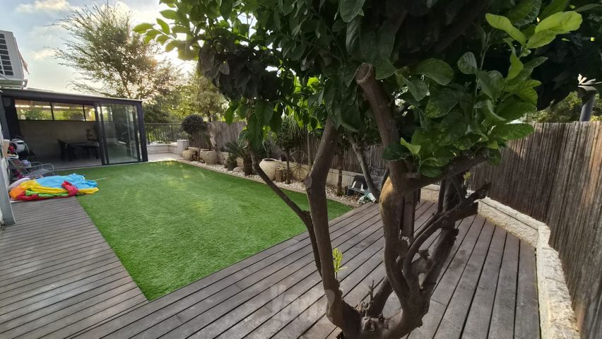 המחנכת 