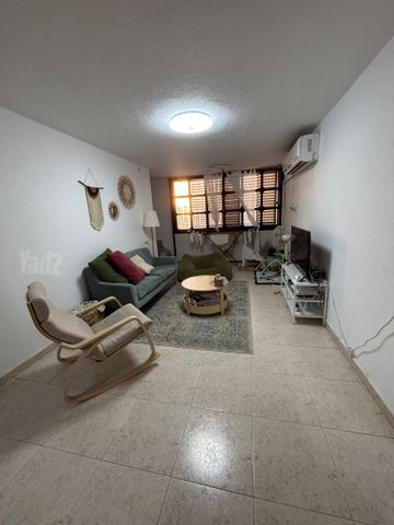 קדושי קהילת מזריץ' 12