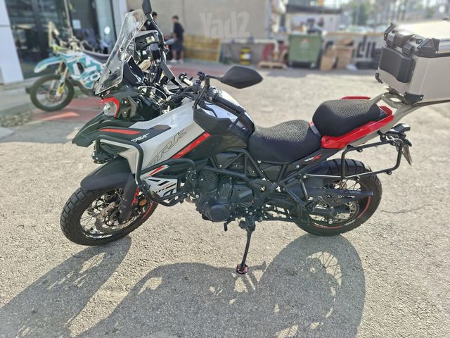 מודעת רכב בנלי TRK702X