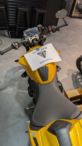 מודעת רכב טריומף Street Triple RS