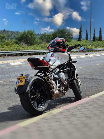 מודעת רכב MV Agusta Dragster 800 RR