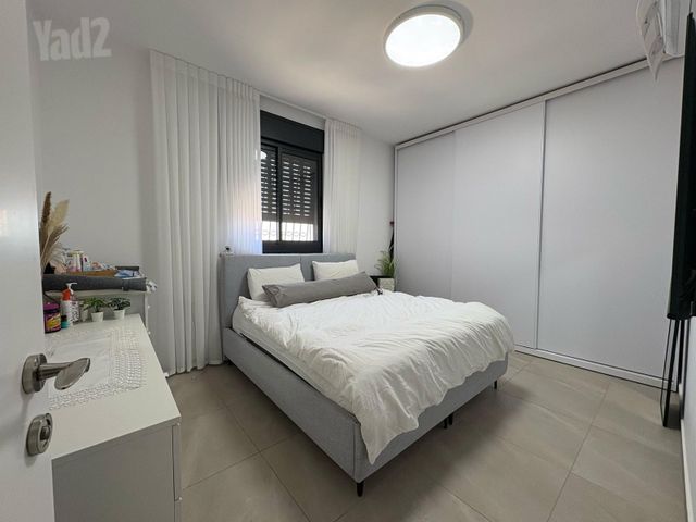 גאולה כהן 1