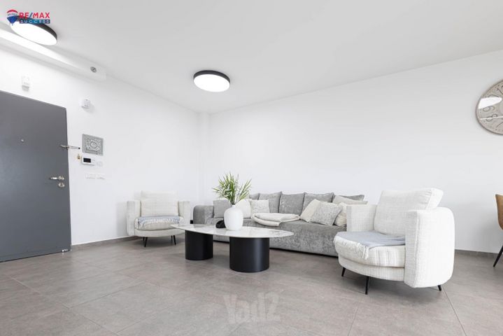 גאולה כהן 1