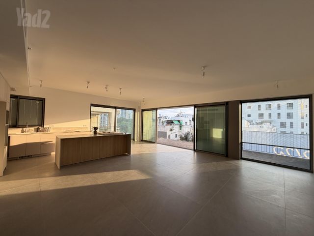 משה שרת 24