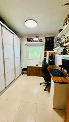 Givatayim, Israel 9