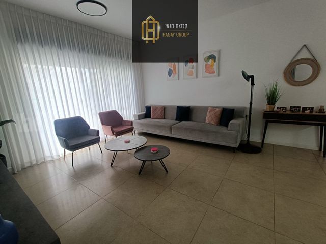שושנה דמארי 24