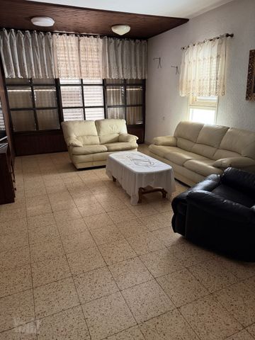 דירה, ב' / צפון מערב העיר, רחובות