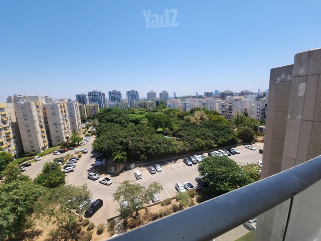 רמת אביב ג'