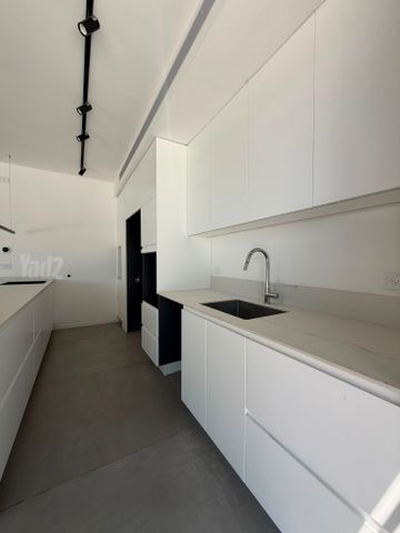 Holon, Israel 4