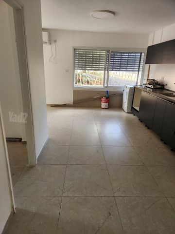דירה, בן גוריון, קרית אתא