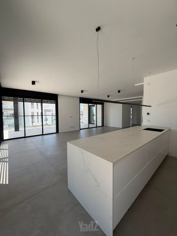 Holon, Israel 6