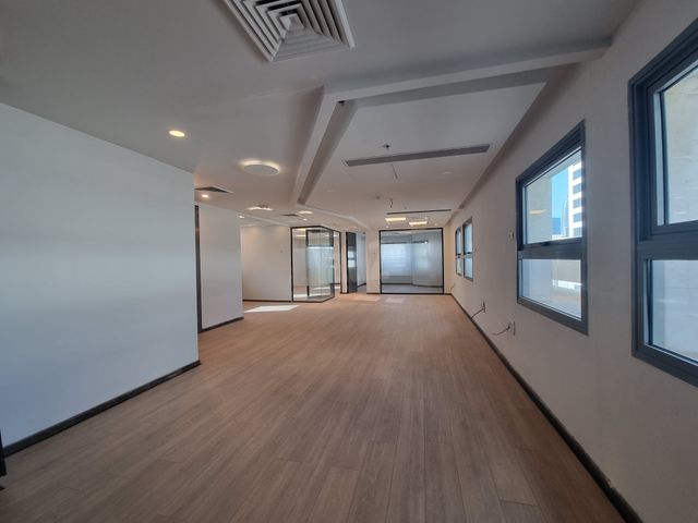 יגאל אלון 