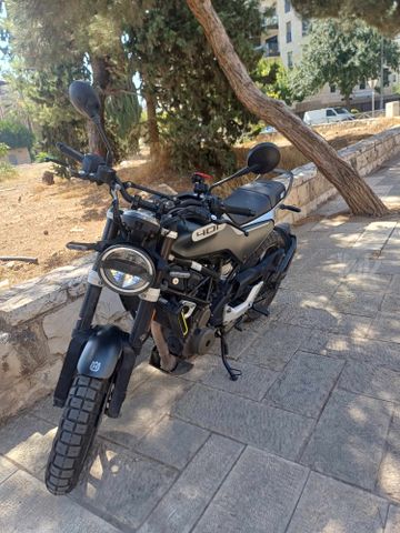 מודעת רכב הוסקוורנה SVARTPILEN 401