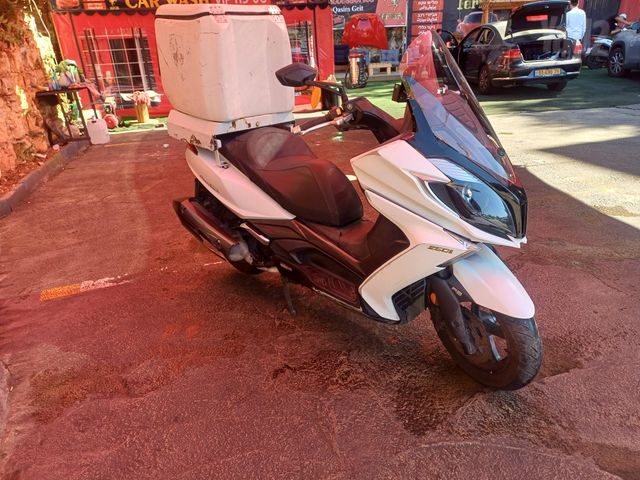 מודעת רכב קימקו דאון-טאון 200