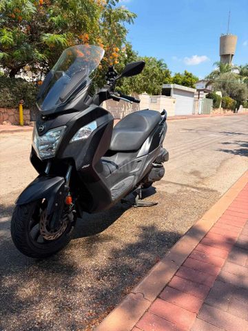 מודעת רכב סאן יאנג ג'וי-מקס Z-250