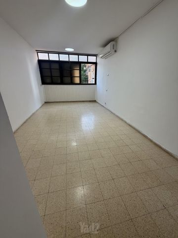 החרוב 216