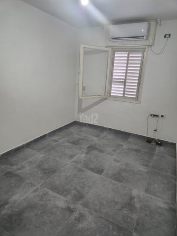 השר בכור שטרית 21
