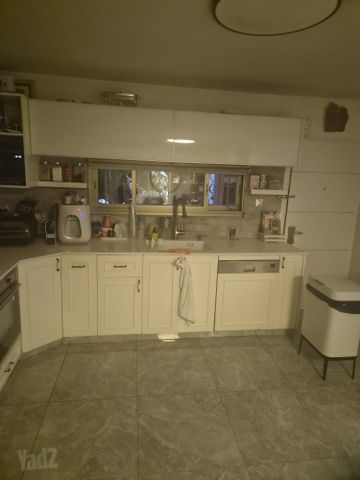 המשלטים 8