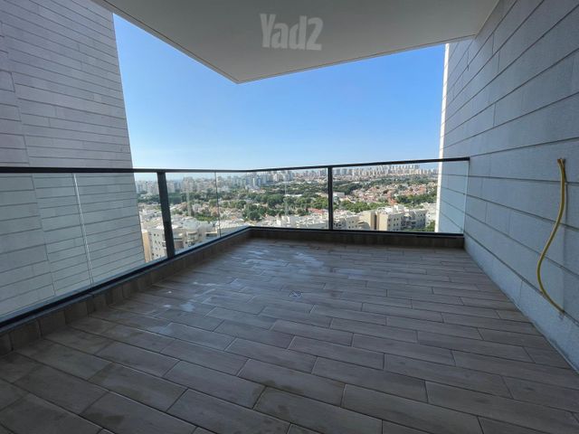 שדרות מנחם בגין 28