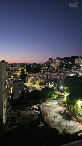 אשוח 4
