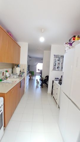 המחנכת 