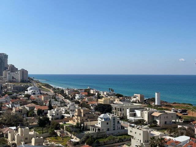 חוף הזהב-חבצלת