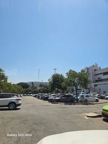 חנויות/ שטח מסחרי