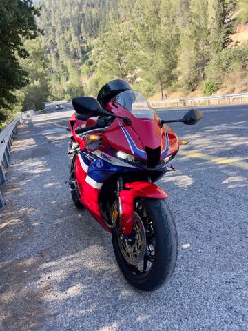 מודעת רכב הונדה CBR600RR