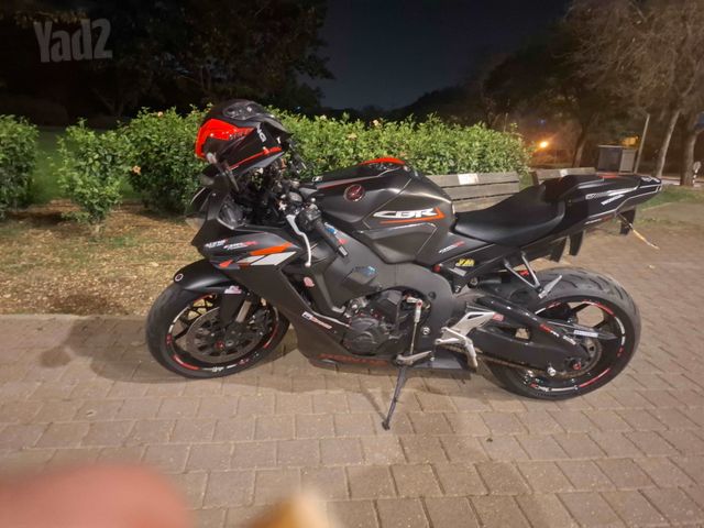 מודעת רכב הונדה CBR1000RR