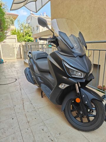 מודעת רכב סאן יאנג ג'וי-מקס Z-250