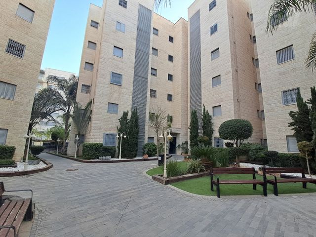 גדעון האוזנר 3