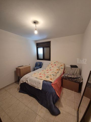 השושנים 21