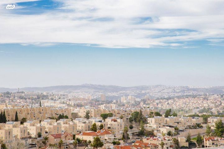 תרשיש 12