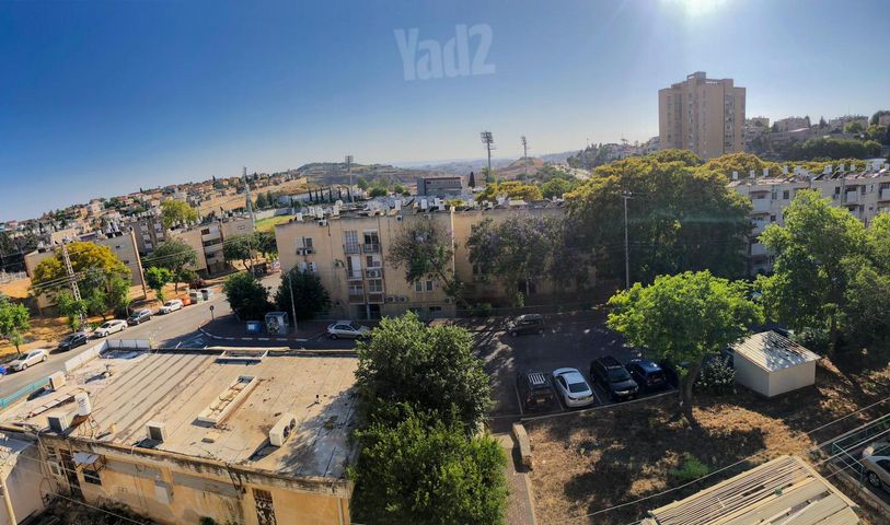 החצב 12
