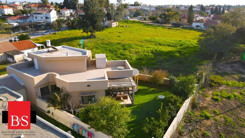 דו משפחתי, שיכון יציב, קדימה צורן