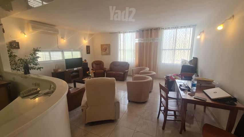 דירה, רמב"ם, ראשון לציון