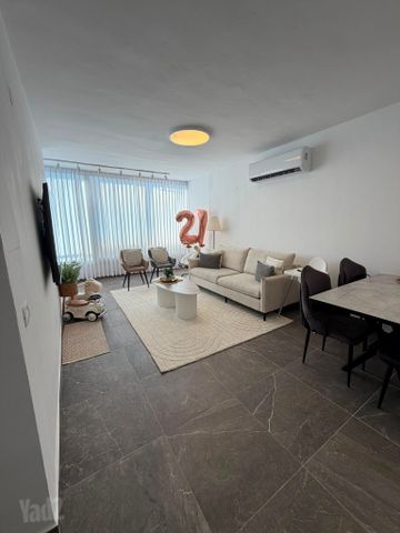 דירה, ד' / מערב מרכז העיר, רחובות