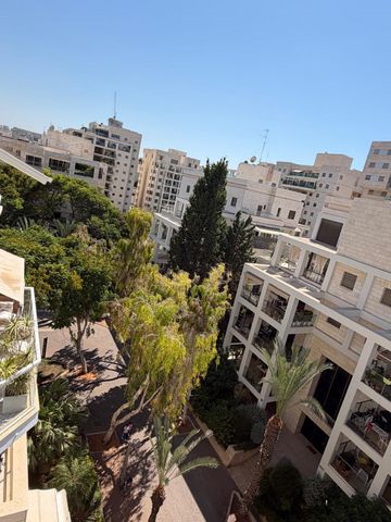הגוש הגדול, רמת אביב החדשה, נופי ים