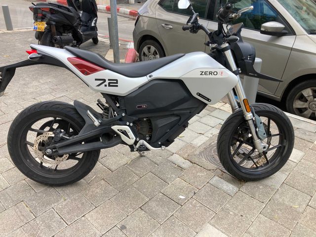 מודעת רכב זירו- אופנועים חשמליים FXS